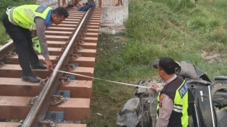 Tabrakan Maut Kereta Api Kontra Mobil Xinea, Dua Orang Tewas di Tempat