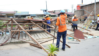 KAI Sumut Selamatkan Aset Negara, Tertibkan Bangunan Liar di Kabupaten Labura