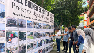 Kado HUT ke-435 Medan Persembahan Mahasiswa IKO FISIP UMSU dengan Menggelar Pameran Foto 'Still Broken'