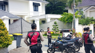 KPK Bawa Keluar 3 Koper Hingga 2 Kardus dan Satu Tas dari Rumah Mewah Milik Topan Ginting