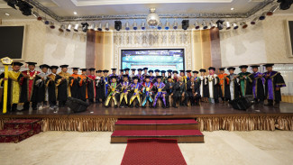 UMSU Gelar Wisuda Diikuti 1.940 Lulusan, Menteri Abdul Mu’ti: Sarjana Sejati Mampu Jadi Pemecah Masalah