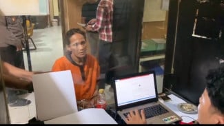 Curi Handphone di Apotek, Wanita Paruh Baya Ini Nginap di Polsek Medan Timur