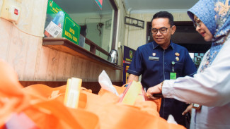 Serahkan Bantuan ke Korban Puting Beliung, Zakiyuddin: Agar Rumah Mereka Kembali Bisa Utuh
