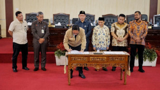 Rico Waas Tandatangani Nota Kesepakatan Rancangan P-APBD Medan TA 2025