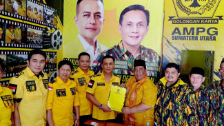 Serahkan SK Dukungan di Musda Golkar Sumut ke DPP AMPG, Dedi Dermawan : Kami Berharap Musa Rajekshah Memimpin Kembali