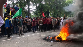 Unjuk Rasa di Hari Kedua di DPRD Sumut, Kembali Berakhir Ricuh