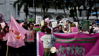 Kaum Wanita Gelar Aksi Unjuk Rasa Sampaikan 17+8 Tuntutan di Titik Nol Kota Medan
