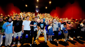 Nonton Bareng 'Jadi Tuh Barang' di Medan, Oki Rengga: Film Ini Dibuat dengan Hati untuk Menyenangkan Hati Kalian Semua