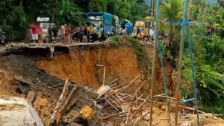 Jalan Batu Jomba Tapsel Lagi-lagi Amblas, Ijeck Dorong Pemerintah Segera Bangun Jalan Baru Demi Keselamatan Masyarakat