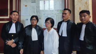 Terdakwa Pemalsuan Lie Yung Menangis Minta Keadilan, Karena Tuntutannya Lebih Tinggi dari Pelaku Utama