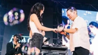 DJ Bravy Lamar Erika Carlina di Panggung Synchronize Fest 2025: Aku Mau Jadi Papa Andrew