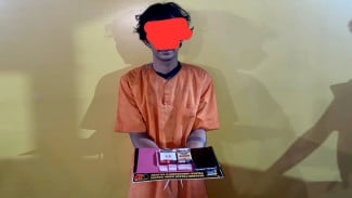 Polsek Kampung Rakyat Ringkus Pengedar Sabu Saat Transaksi di Rumahnya