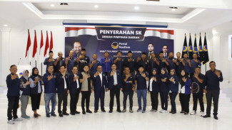 Iskandar ST Serahkan SK Kepengurusan Baru DPD NasDem Kabupaten Tapteng dan Tapsel