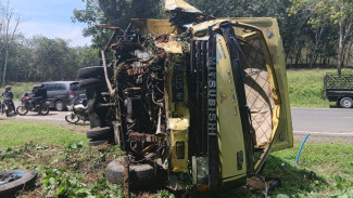 Diduga Sopir Lalai, Truk Box Tabrak Sepeda Motor di Simalungun dan Satu Orang Tewas