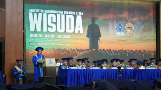 Rektor UMSU Berikan Beasiswa S2 Bagi Wisudawan Difabel dan Marbot Masjid