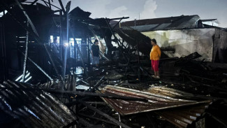 Kebakaran Besar Hanguskan Lima Rumah Warga di Medan Belawan