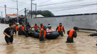 Banjir Melanda Aceh-Sumut, Pos Indonesia Pastikan Penyaluran Bansos Kesra Langsung ke Tempat Pengungsian