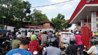 Banjir Surut, Antrean Kendaraan Bermotor SPBU di Medan Mengular Hingga Jalan Jadi Macet