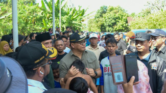 Wujud Kepedulian Bupati & Wabup Deli Serdang, Terjun ke Hamparan Perak dan Salurkan Bantuan bagi Korban Banjir