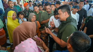 Kunjungi Korban Banjir di Langkat, Bobby Nasution Tanya Apa Dibutuhkan Warga