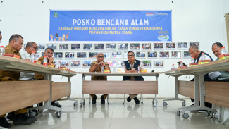 Terima Bantuan dari Kepri Rp1,153 Miliar, Wagub Surya: Menunjukkan Kami Tidak Sendiri Menghadapi Musibah Ini