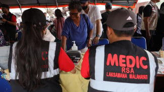 Sandar di Sibolga, Kapal RSA Laksamana Malahayati PDI Perjuangan Layani Korban Bencana Gratis di Sumut