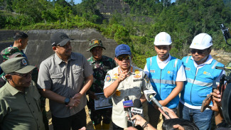 Tinjau Rehabilitasi Pascabencana, Mendagri: Jembatan Temporer Bermanfaat Permudah Mobilitas Masyarakat