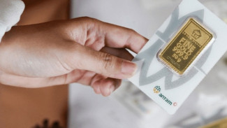 Harga Emas 30 Januari 2026 Turun Rp48 Ribu: Antam Melorot, Produk Global Terjun Bebas
