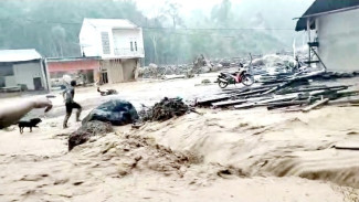 Banjir Bandang Kembali Terjang Tapteng, Bupati Masinton: Air Mengalir Sangat Deras Disertai Kayu