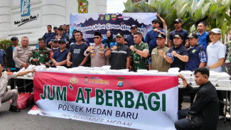 Forkopimcam Medan Petisah Berbagi Jumat Berkah 300 Makanan, Camat: Perhatian dan Kepedulian Kami