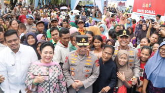 Polri Salurkan 16 Truk Bantuan Perlengkapan Sekolah Hingga Ibadah bagi Korban Bencana di Sumut