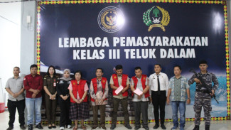 Kasus Dugaan Korupsi Dana BOS, Kejari Nias Selatan Tahan Kepsek SMK Negeri 1 Teluk Dalam Bersama Suaminya