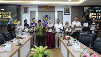 Dukung Program Humas Berdampak, ​Rektor Akrim Berikan Penghargaan kepada Pemenang UMSU Creators Fest 2026