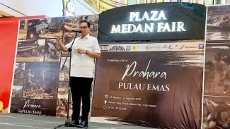 Hadiri Pameran Foto 