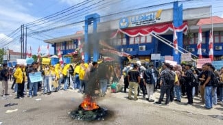 Gelar Unjuk Rasa di LLDIKTI Sumut, Ratusan Mahasiswa UDA Tuntut Permudah Pindah Kampus Tanpa Biaya