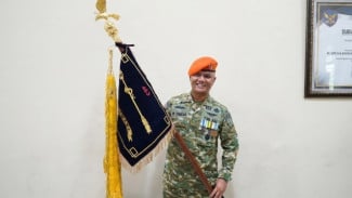 Puncak HUT ke-81 TNI, Batalyon Parako 463 Pasgat Ukir Sejarah Terima Tanda Kehormatan Samkaryanugraha