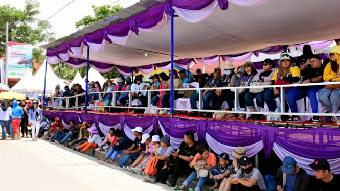 Penonton padati venue F1 PowerBoat Danau di Balige, Toba.