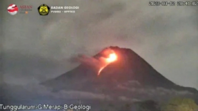 Erupsi Gunung Merapi.