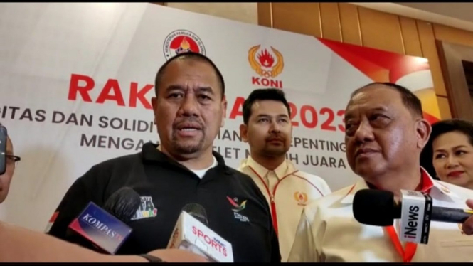 Kadispora Sumut Baharuddin Siagian bersama Ketua Umum KONI Pusat.