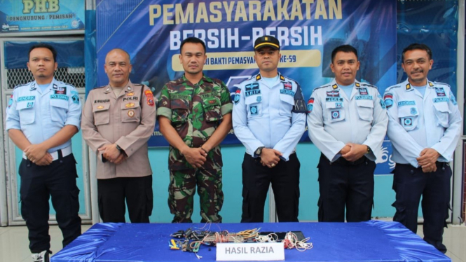 Lapas Siborongborong bersama TNI dan Polri razia hunian warga binaan.