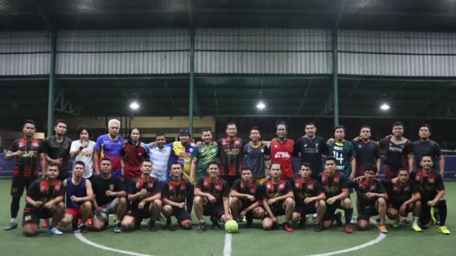 Tim Polres Pelabuhan Belawan bersama Pewarta FC