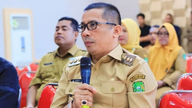 Bupati Kepulauan Meranti, Muhammad Adil.