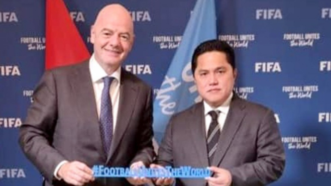 Presiden FIFA, Gianni Infantino bersama Ketua Umum PSSI, Erick Thohir.