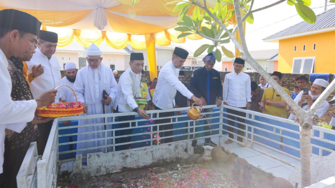 Wagub Sumut Musa Rajekshah ziarah ke makam Guru Patimpus.