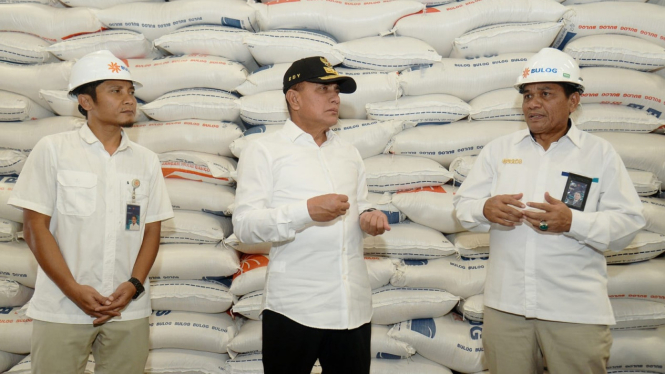 Gubernur Sumut, Edy Rahmayadi lepas 9 ribu ton beras.