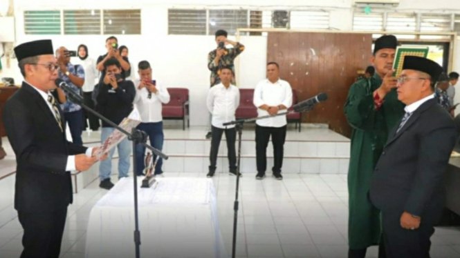Pelantikan Mukmin Mulyadi sebagai anggota DPRD Tanjungbalai.