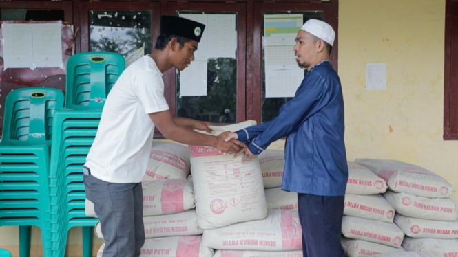 Relawan Santri Dukung Ganjar bantu pembangunan musala Ponpes di Tapteng.