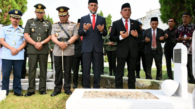 Gubernur Sumut pimpin Forkompinda Sumut ziarah makam pahlawan.
