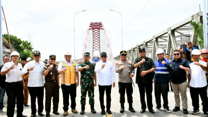 Gubernur dan Kapolda Sumut tinjau jembatan Sei Wampu Stabat, Langkat.