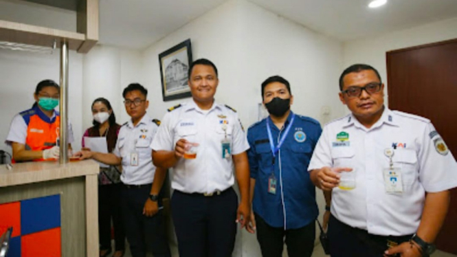 Tes urine dilakukan terhadap petugas ASP di Stasiun Besar Medan.
